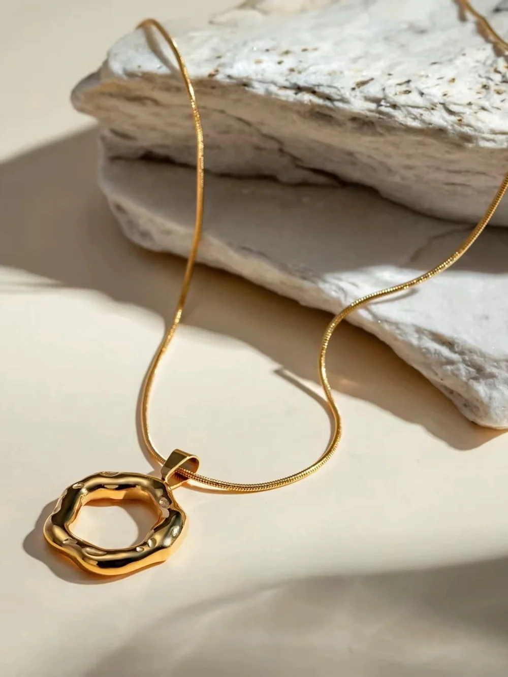 18K Gold Plated Circle Pendant Necklace - Picture 4 of 8
